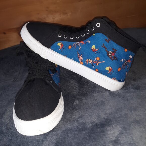 ((357)) ((NEW))  SPACE JAM SNEAKERS - Picture 1 of 5